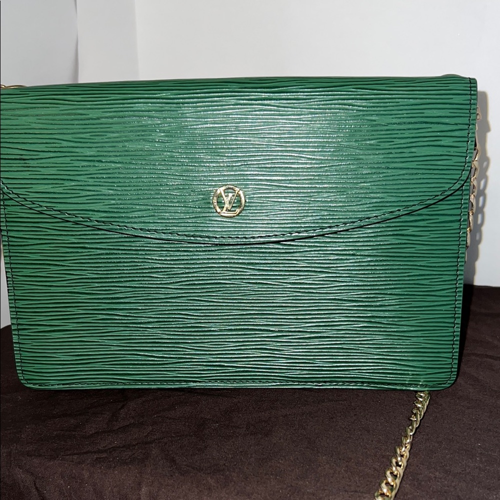 Louis Vuitton Borneo Green Epi Leather Montaigne 23 Clutch Bag.